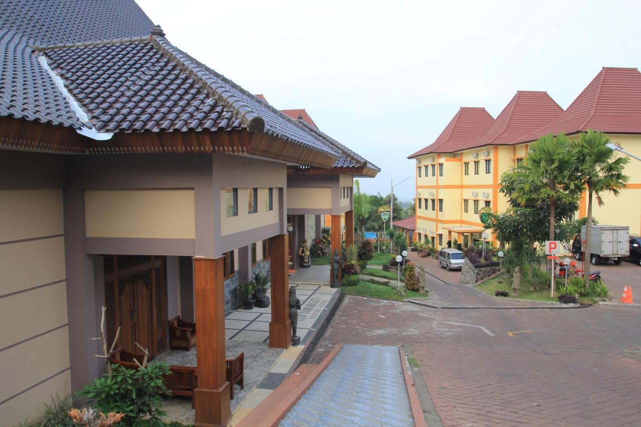 Ciptaningati Hotel Бату Екстер'єр фото