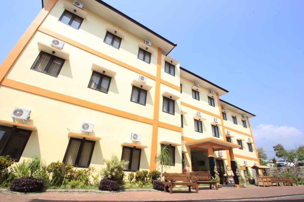 Ciptaningati Hotel Бату Екстер'єр фото