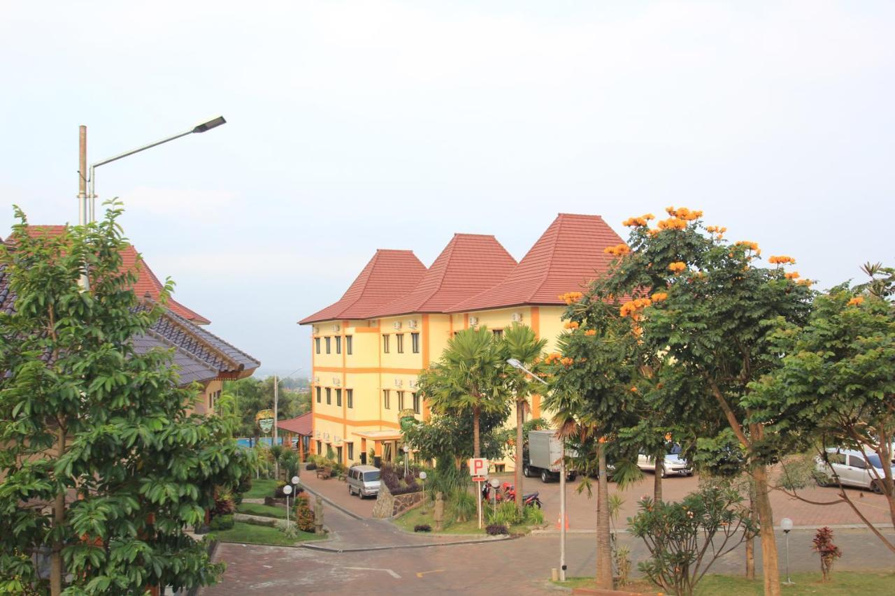 Ciptaningati Hotel Бату Екстер'єр фото
