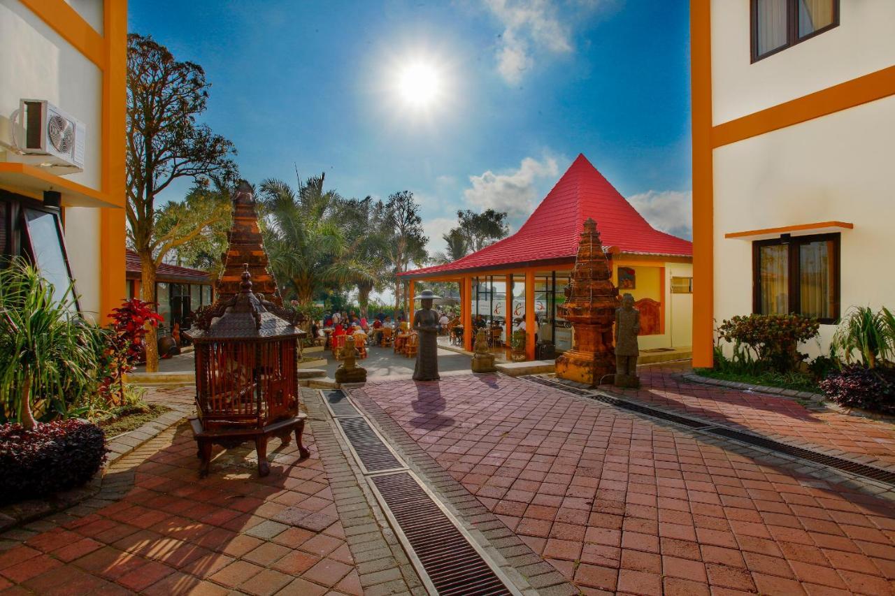 Ciptaningati Hotel Бату Екстер'єр фото